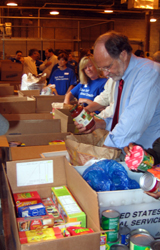 Photo of Governor Corzine volunteering at Mercer Street Friends