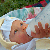 baby with bottle that could contain BPA