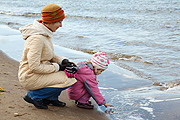 winter_mom_daughter