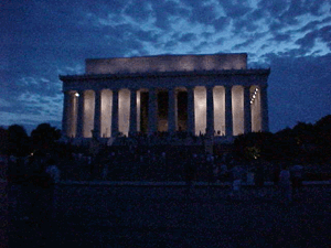 Photo of Lincoln Memorial at night