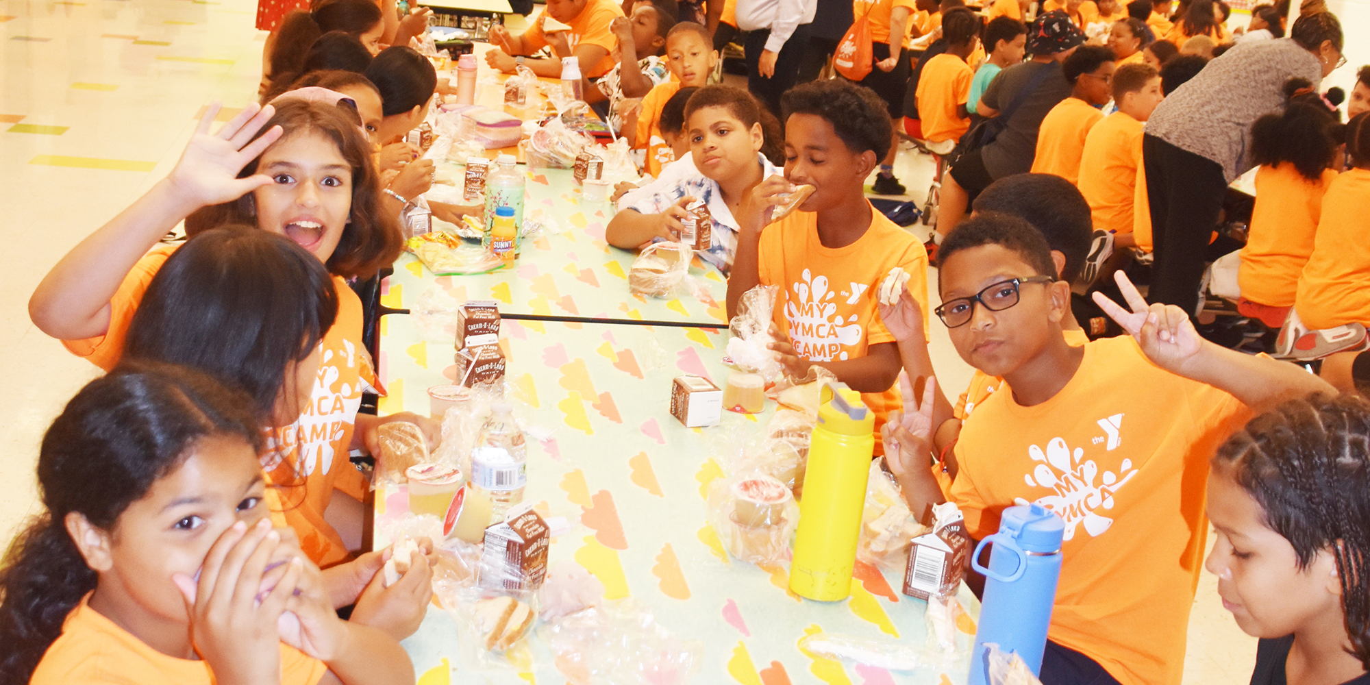 Kids eating in a lunchroom