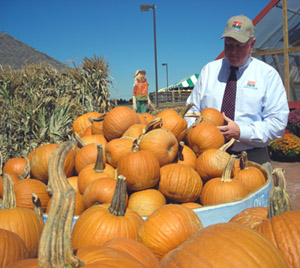 Photo of Secretary Kuperus admiring the pumpkins and Johnsons Farm