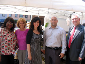 Photo of group at the Hoboken Farmers Market.