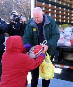 Photo of Secretary Kuperus distributing turkeys