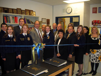 Photo of Warren Hills Ag Center ribbon cutting