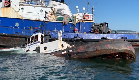 Tugboat Vinik Huntress sinking on Sandy Hook Reef