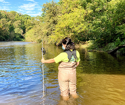 DRBC staff take a flow measurement. Photo by DRBC.