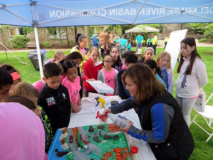 DRBC's Denise McHugh teaches kids about sources of water pollution at HydroMania 2019. Photo by DRBC.
