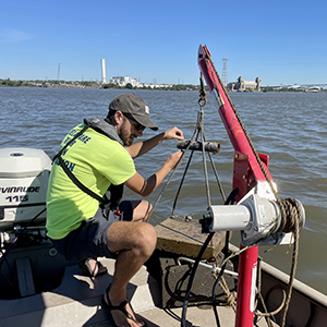DRBC staff prep to deploy a DO logger in the Delaware Estuary. Photo by the DRBC.