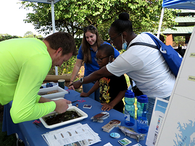 DRBC staff gave Trenton River Days attendees theopportunity to see first-hand what's in the Delaware River. Photo by the DRBC.
