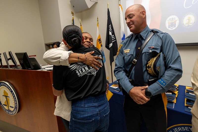 Deputy Commissioner Esther Chucaralao embracing a NJ Veteran Honoree