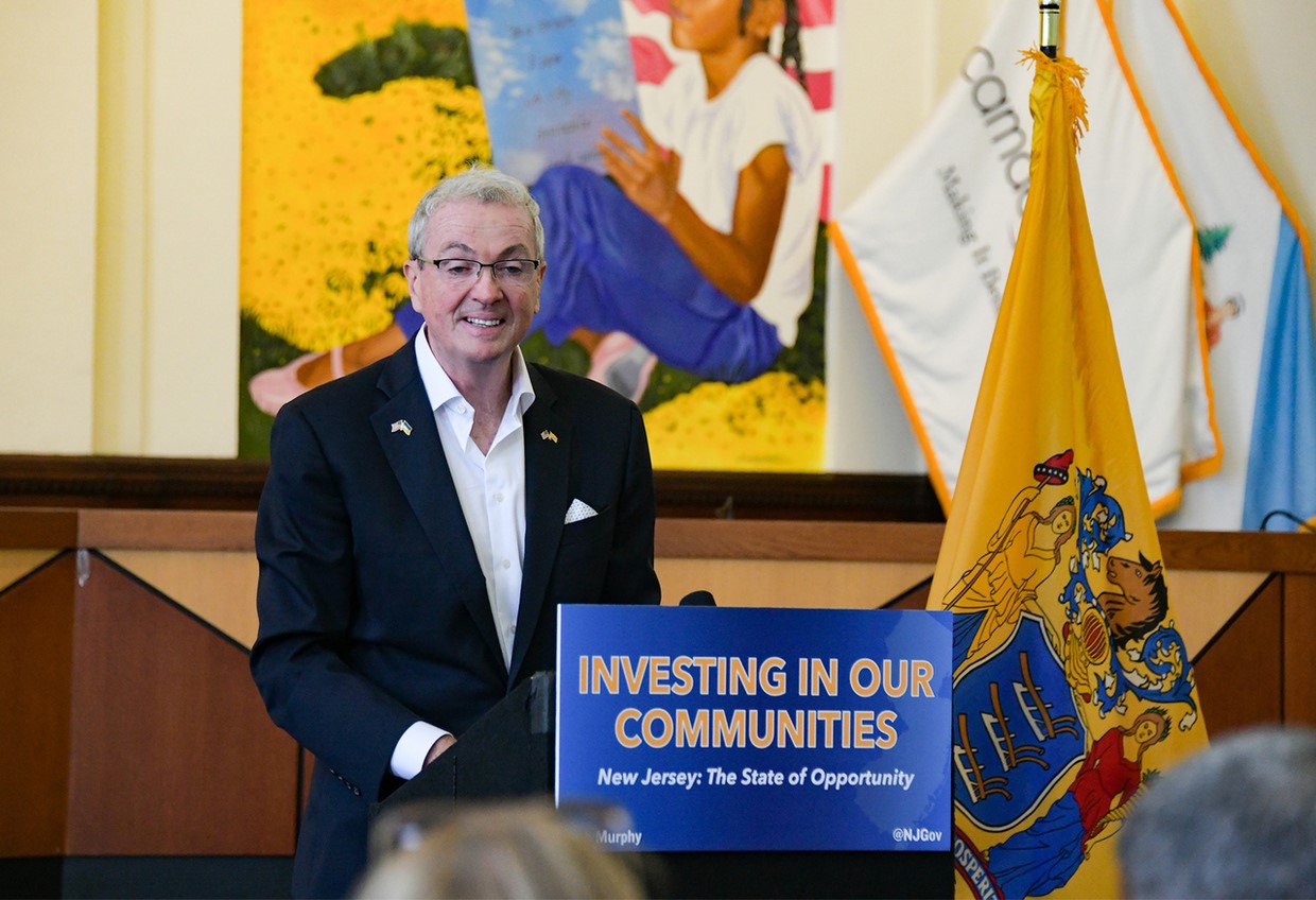 Photo: Governor Murphy speaking