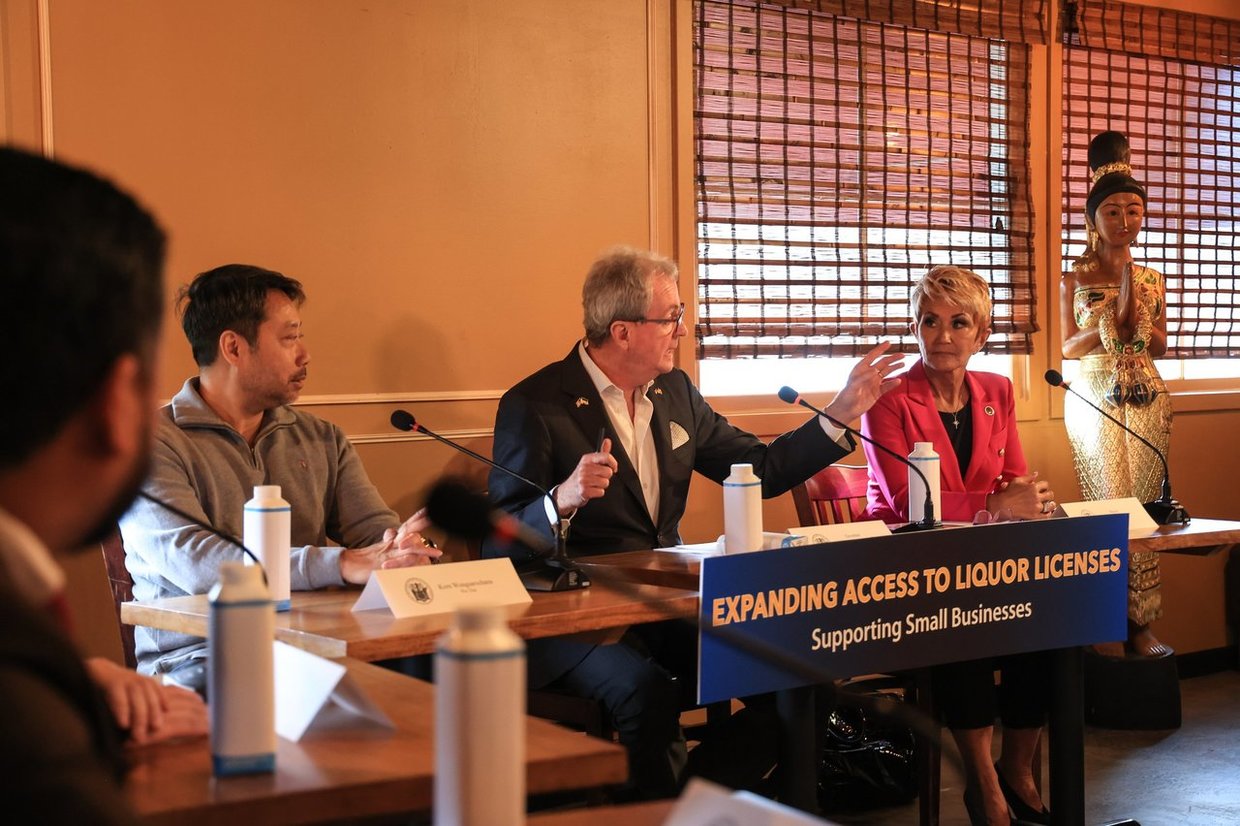 Photo: Governor Murphy in roundtable discussion