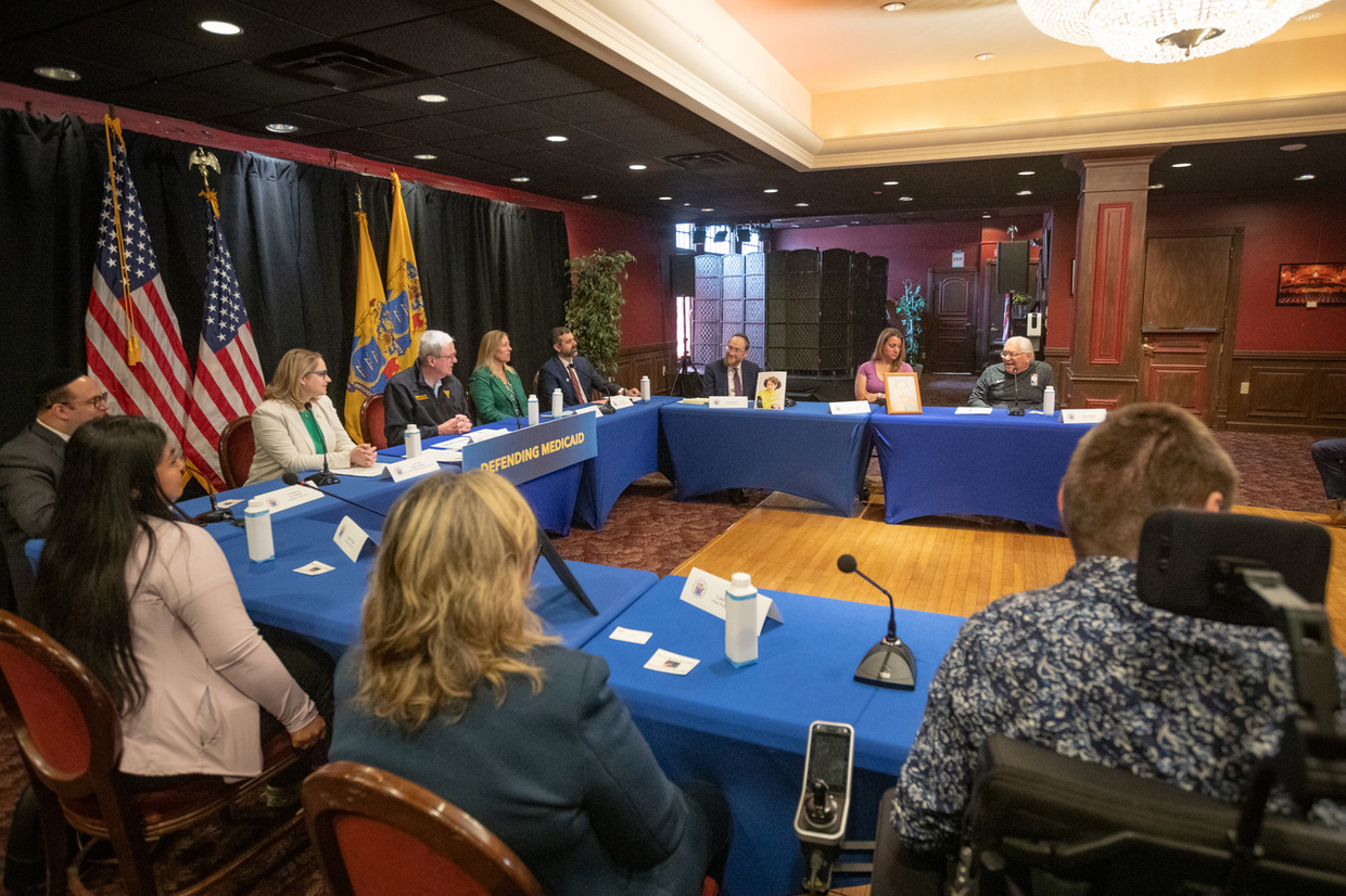 Governor Murphy at Roundtable Discussion