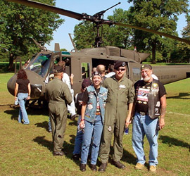 Chief Warrant Officer 2 Stephen Glowzenski (center) poses with Rolling

        Thunder President Bill Parker (right). Photo by Sgt. 1st Class Kenneth

        A. Hamilton.