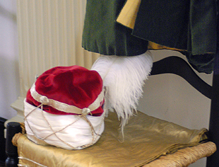 A Servant's Hat