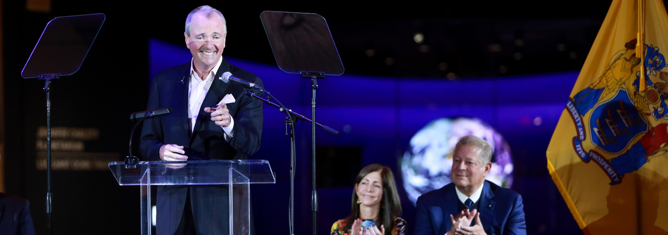 photo Governor Murphy signing EO