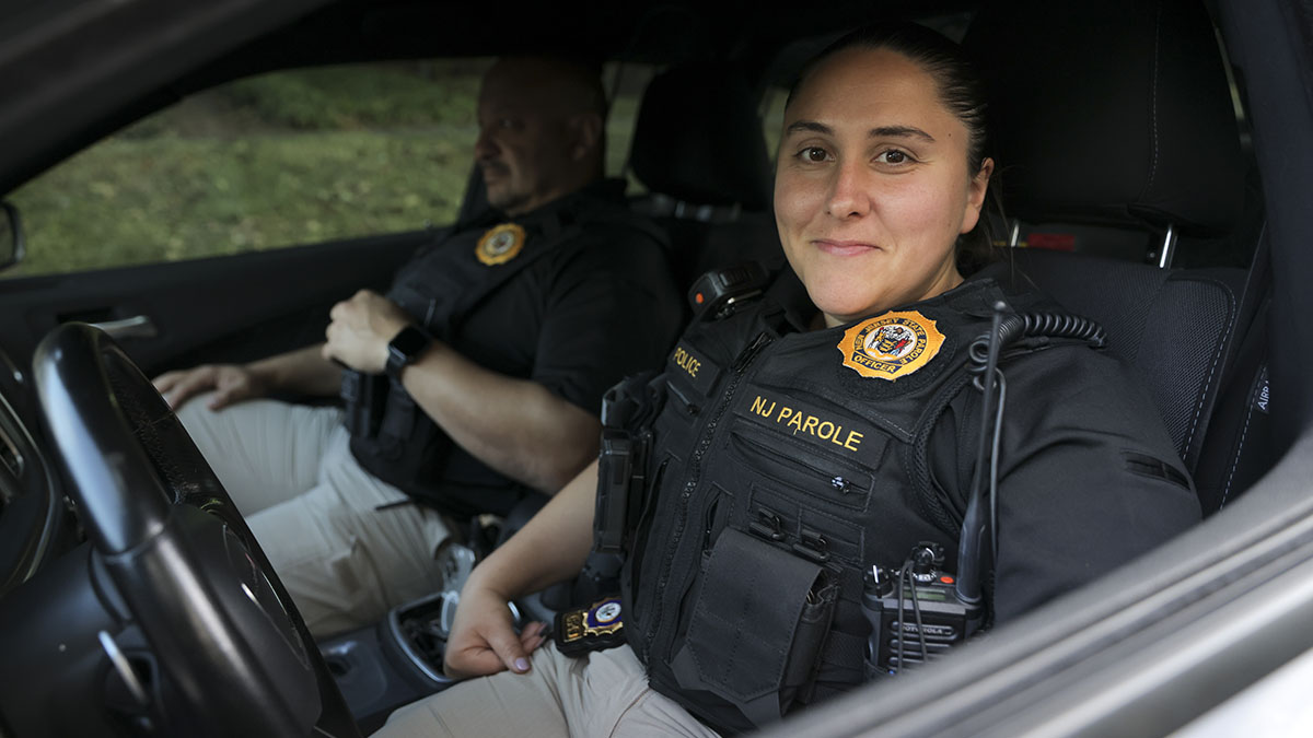 photo: two officers in a car