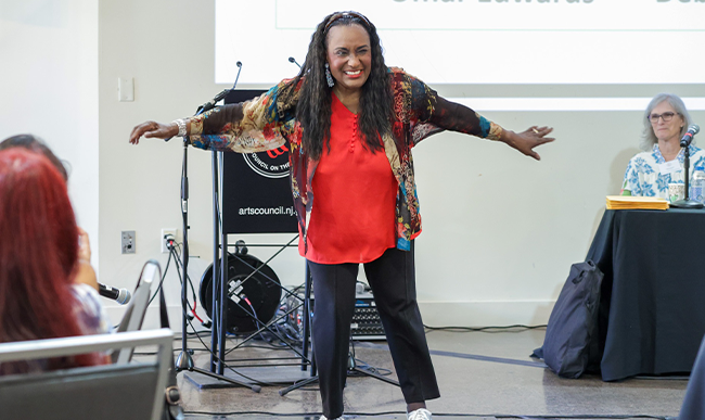 Two people standing up clapping at an event
